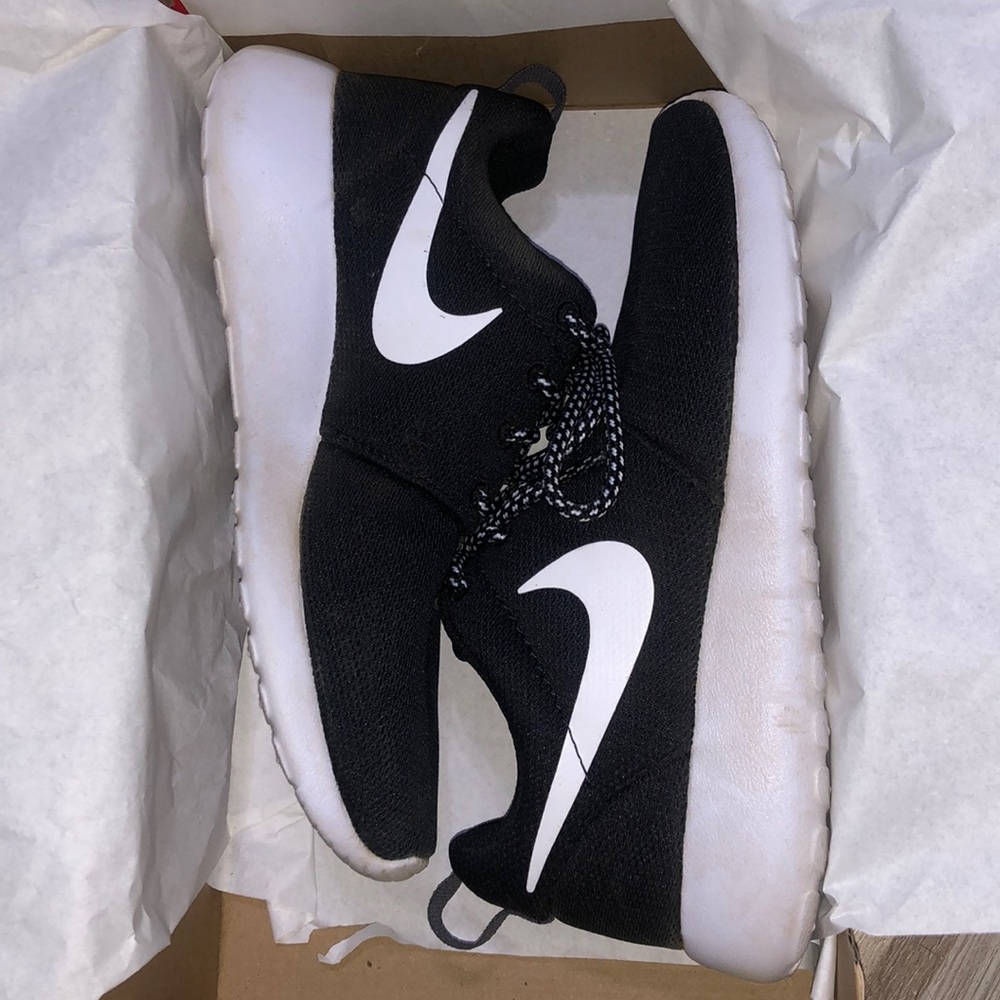 W Nike Roshie One